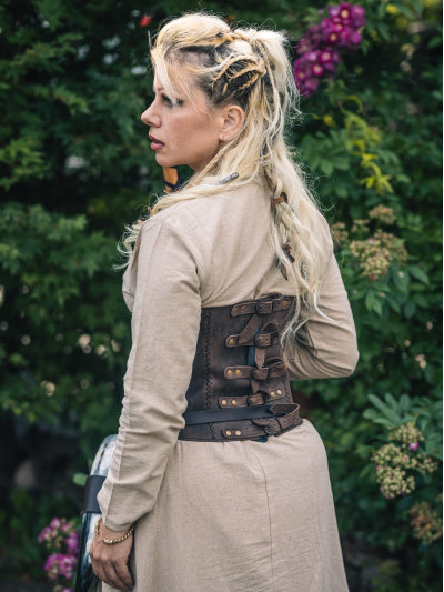 Trollfelsen Mittelalter Gewandung Ledermieder Unterbrust Nubuk Hinten